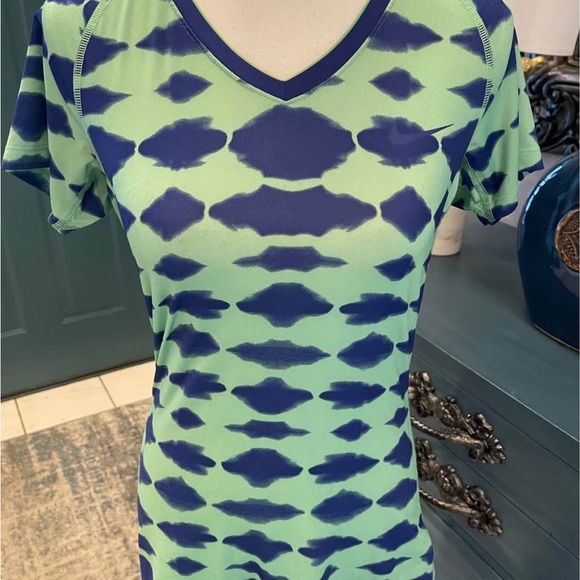 Nike Tops - Nike Pro V-Neck Short Sleeve Tee/Tunic Tie-Dye Top in Seafoam Green Navy Women M